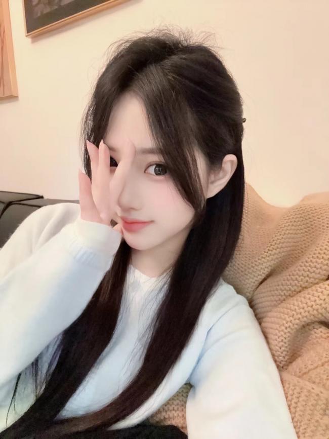 18岁 小巧玲珑 白白嫩嫩大奶