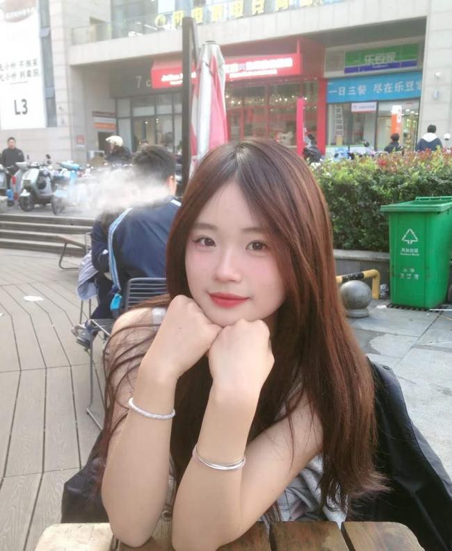 娇小可爱
