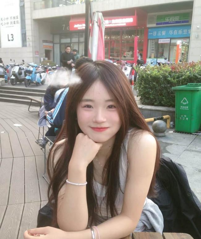 娇小可爱