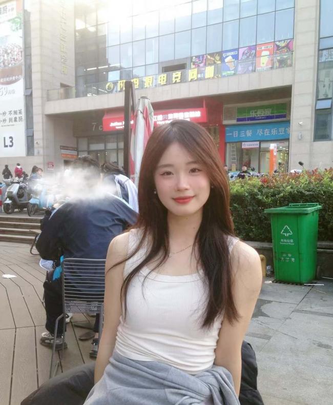 娇小可爱