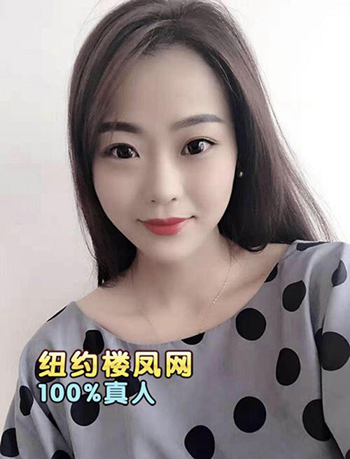 粉嫩白皙的阳光女孩
